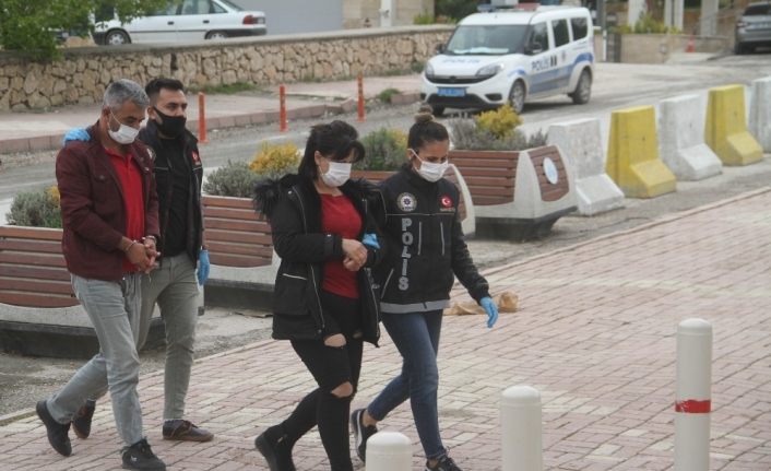 Elazığ’da poşet poşet esrarla yakalanan 2 şüpheli tutuklandı