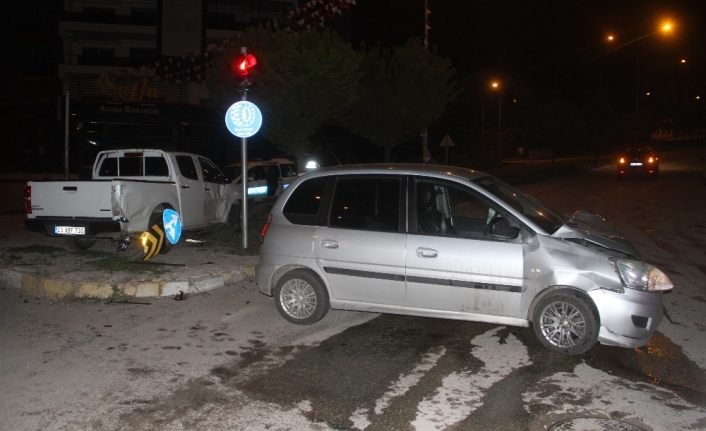 Elazığ’da trafik kazası:2 yaralı