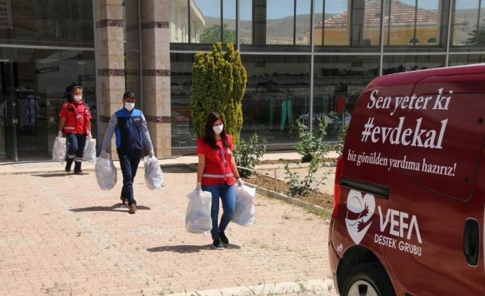 Elazığ’da Vefalı eller, bin 783 çocuğa bayramlık ulaştırdı