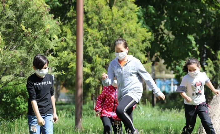 Erzincan parkları 39 gün sonra çocuk sesleriyle şenlendi