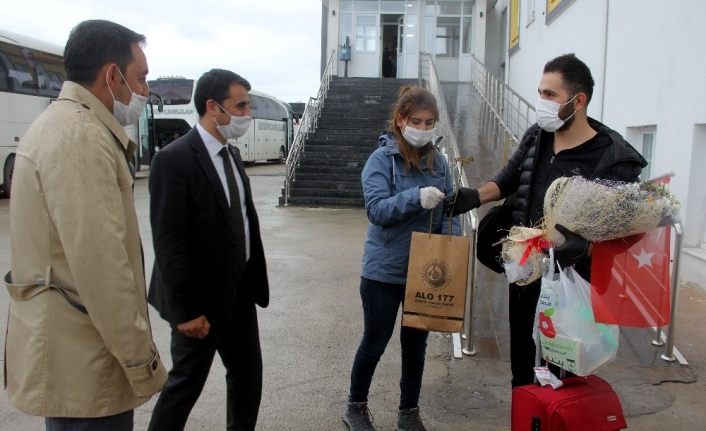 Erzincan’da 14 gün karantinada kalan gurbetçiler uğurlandı