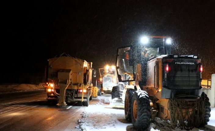 Erzincan’da kar ve tipi etkili oluyor