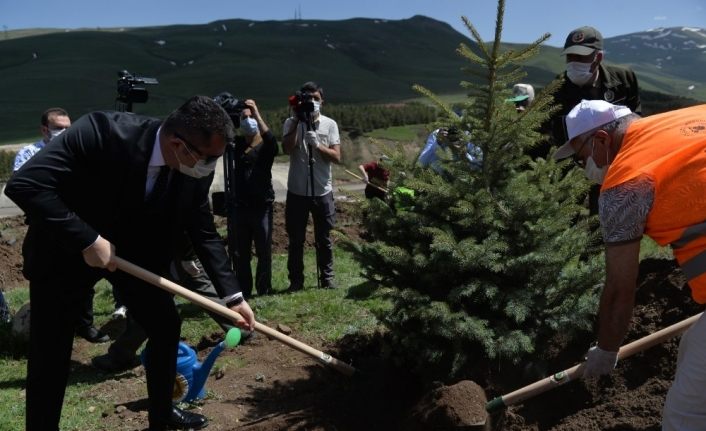 Erzurum’da sağlık çalışanları hatıra ormanı oluşturuldu