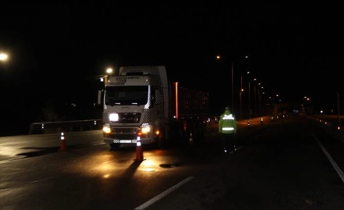 Erzurum’da seyahat kısıtlamasının kaldırılmasının ardından kente araç giriş ve çıkışlarına izin veriliyor
