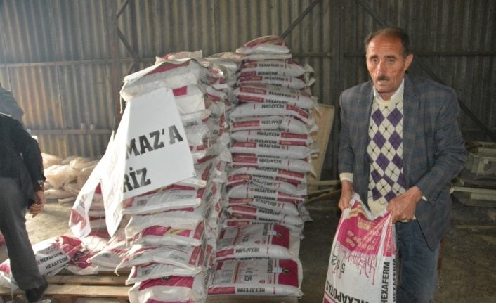 Karslı iş adamından çiftçilere 24 ton gübre desteği