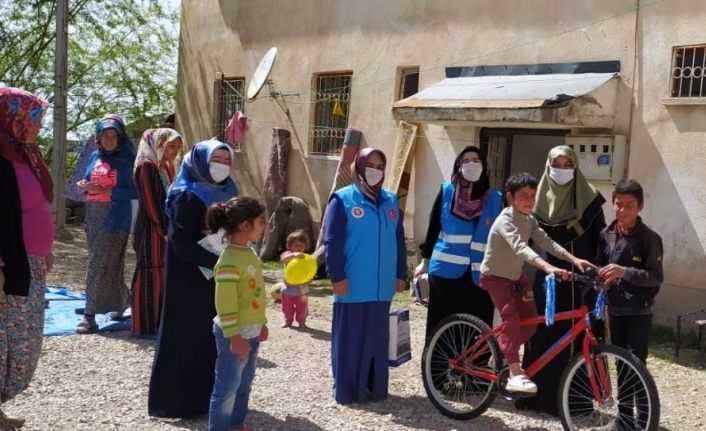 Van'da Kuran kursu hocaları çocukları sevindirdi