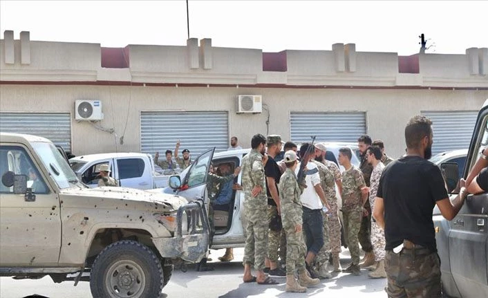 Libya hükümetine bir destek de ülkenin güneydoğusundaki Gat kenti Devrimciler Konseyinden geldi