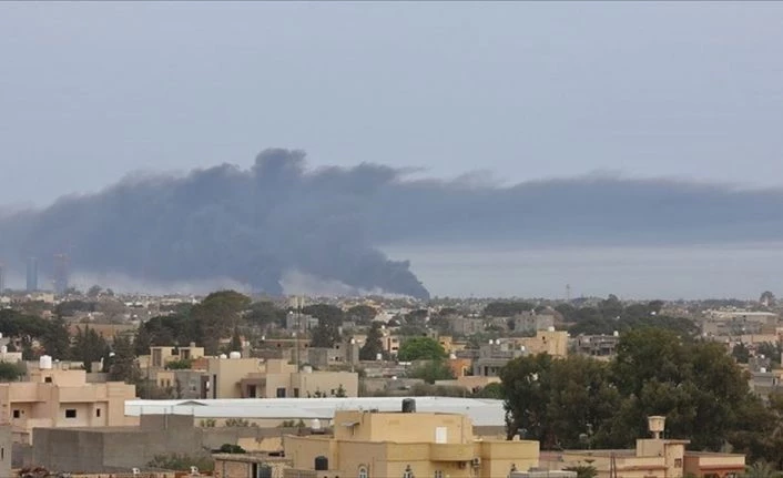 Libya Ordusundan Hafter milislerinin işgalindeki Vatiyye üssüne hava harekatı