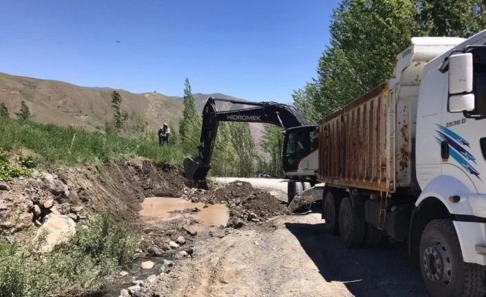 Merzan’da yol genişletme çalışması başladı