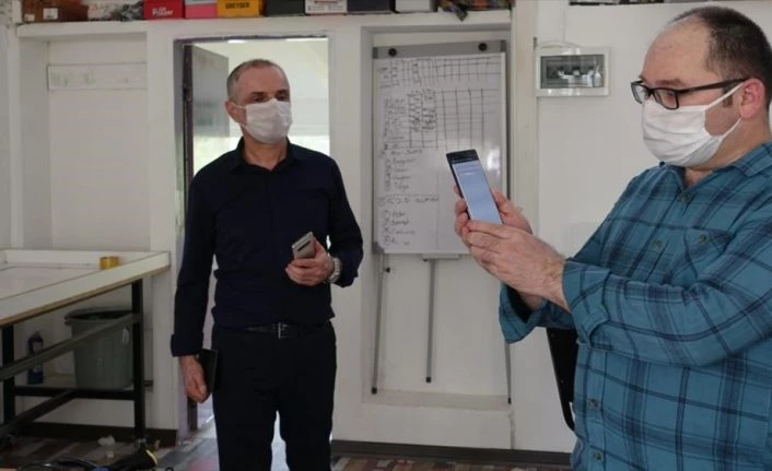 Meslek lisesi öğretmeni bluetooth ile çalışan 