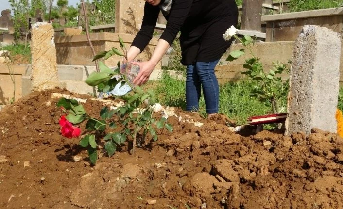 Mezarlıklarda bayram öncesi yoğunluk