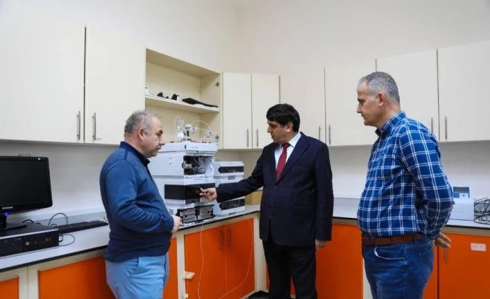 Rektör Alma, Gıda ve Mikrobiyoloji Laboratuvarlarına Covid-19’a karşı Ar-Ge çalışması talimatı verdi