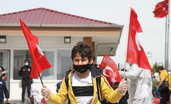 Suudi Arabistan’dan 143 Türk vatandaşı Van’a getirildi