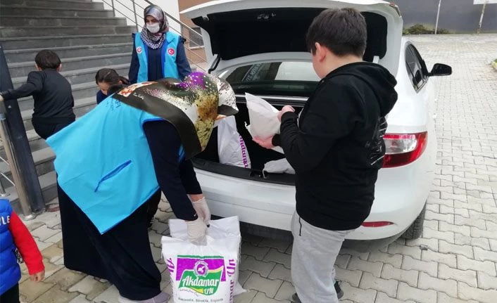Türkiye Diyanet Vakfı İpekyolu Şubesi ihtiyaç sahiplerine ulaşmaya devam ediyor