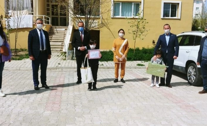 Tuşba’da 23 Nisan yarışmasının ödülleri verildi