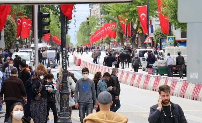 Üç günlük kısıtlama sonrası Malatya’da sokaklar hareketlendi
