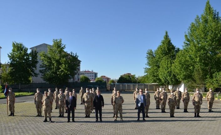 Vali Ünlü, Mehmetçiğin bayramını kutladı