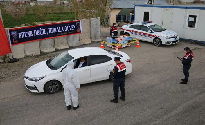 Van İl Jandarma Komutanlığından ‘Evdeyim Trafik Kuralları Aklımda’ uygulaması 