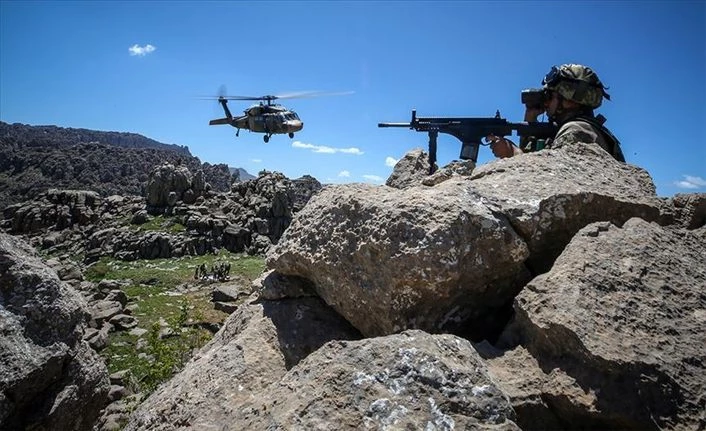 Van’da AK Parti binasına bombalı saldırı düzenleyen terörist etkisiz hale getirildi