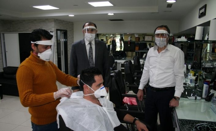 Van’daki berberler, kuaför ve güzellik salonlarına siperlik maske