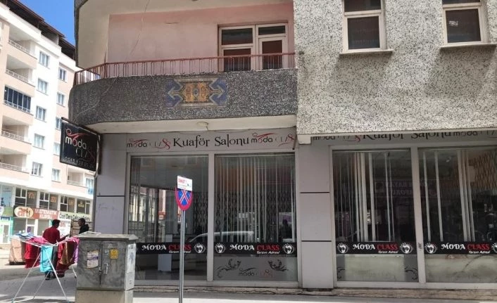 Yasak kalktı, vatandaşlar kuaförlere koştu