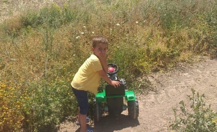 4 yaşındaki Ömer, 5 saat sonra buğday tarlasında bulundu