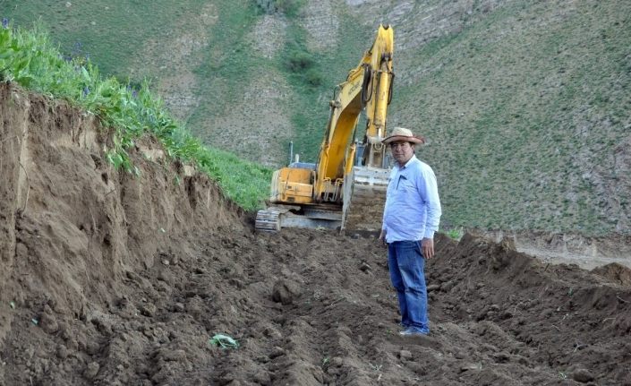 5 kilometreden su getirmek için hayvanlarını sattı