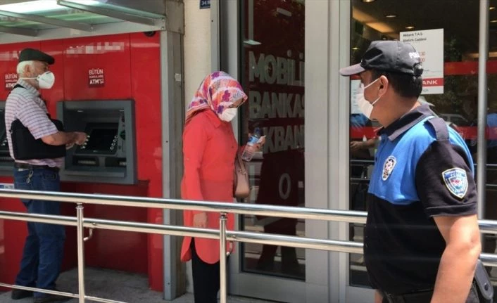 Adana Valiliği: Kovid-19 vakalarındaki artışın sürmesi halinde ek tedbirler kaçınılmaz