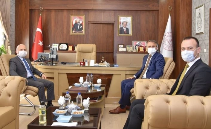 Ağrı Valisi Dr. Varol, Milli Eğitim Müdürü Tekin’e iade-i ziyarette bulundu