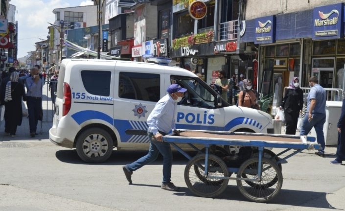 Ağrı’da vatandaşlar yasağa uydu