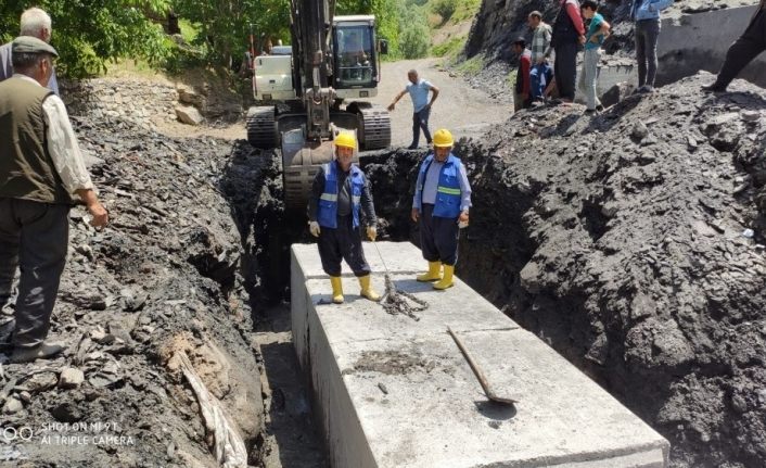 Bahçesaray’da köprü yapımı