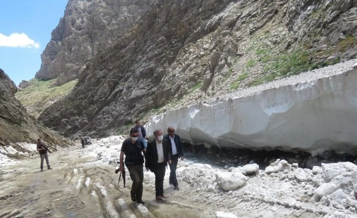 Van Büyükşehir Bahçesaray’da yayla yollarıı açıyor