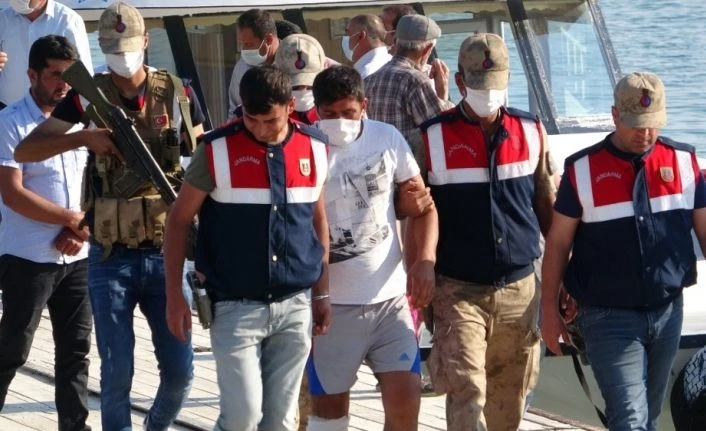 Battığı iddia edilen tekne ve içerisindeki şahsı arama çalışmalarına ara verildi
