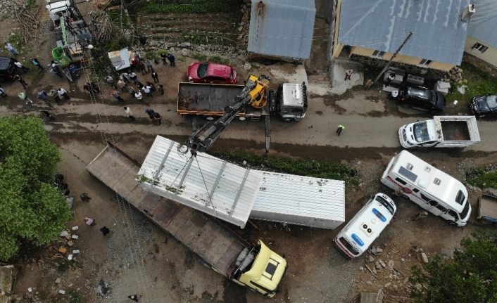 Bingöl’de deprem bölgesine konteynerler gelmeye başladı