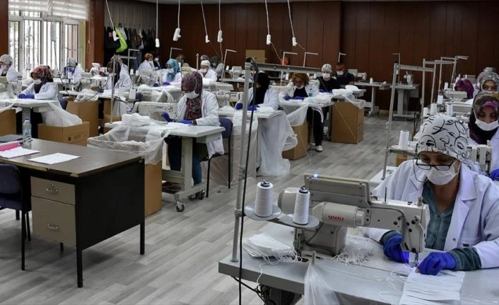 Bu tesiste günlük 2,5 milyon maske üretiliyor