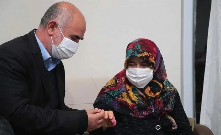 Cumhurbaşkanı Erdoğan yüzüğünü Milli Dayanışma Kampanyası