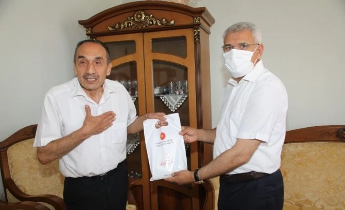 Cumhurbaşkanı Erdoğan’ın emanetini Güder teslim etti