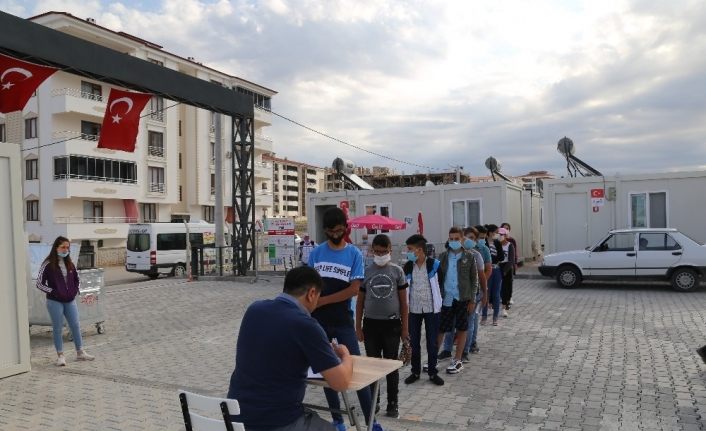 Deprem bölgesi Elazığ’da öğrencilerin, LGS heyecanı