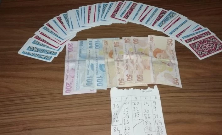 Dernek lokallerine kumar baskını