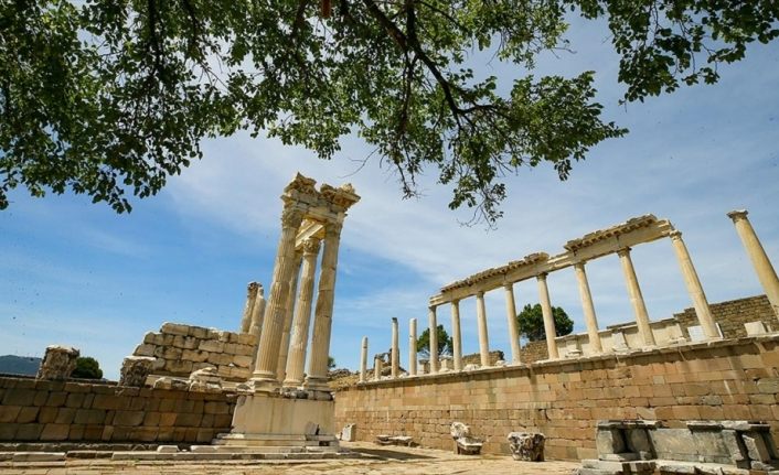 Dünya mirası Bergama ziyaretçilerini 