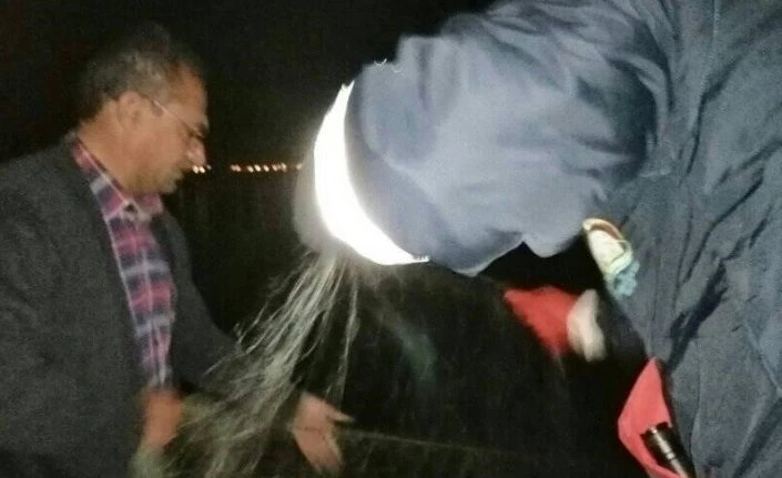 Elazığ’da 2 tekne ile kaçak balık avına çıkan 3 kişi yakalandı