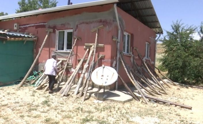 Elazığ’da depremde hasar alan eve farklı tedbir
