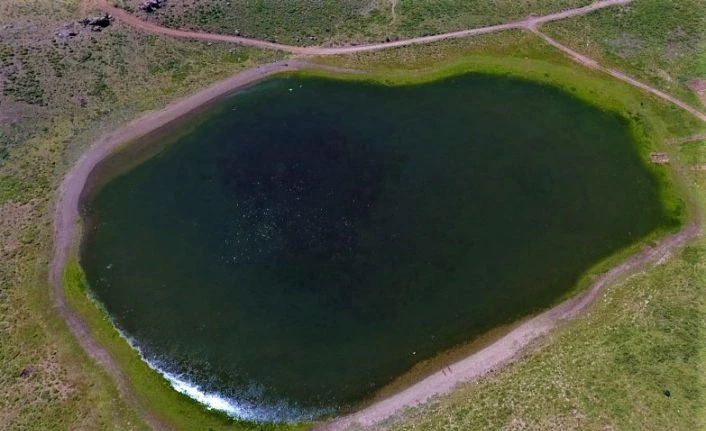 Elazığ’da kalp gölü, doğal güzelliği ile dikkat çekiyor