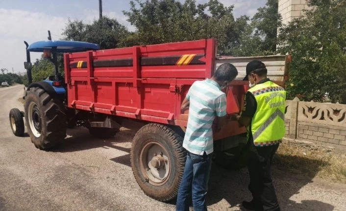 Elazığ’da kazalara karşı önlem, römorklara reflektör takıldı