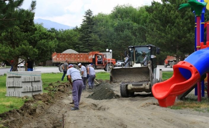 Erzincan’da parklar bakımdan geçiriliyor