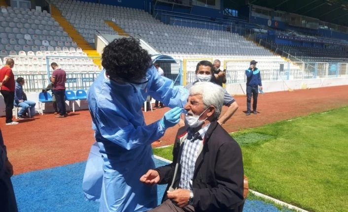 Erzurumspor-Eskişehirspor maçında görevli personele Covid-19 testi yapıldı
