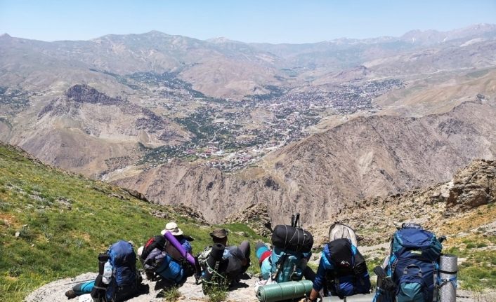Hakkari Sümbül Dağı’na 2020 yılının ilk tırmanışı yapıldı