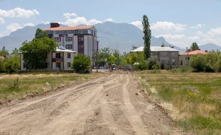 İpekyolu kaliteli ve güvenli yollara kavuşuyor