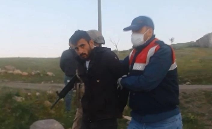 Jandarmadan HDP Karayazı İlçe binası dahil 11 adrese eş zamanlı operasyon