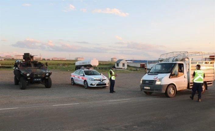 Kars’ta jandarmadan radarlı hız kontrolü